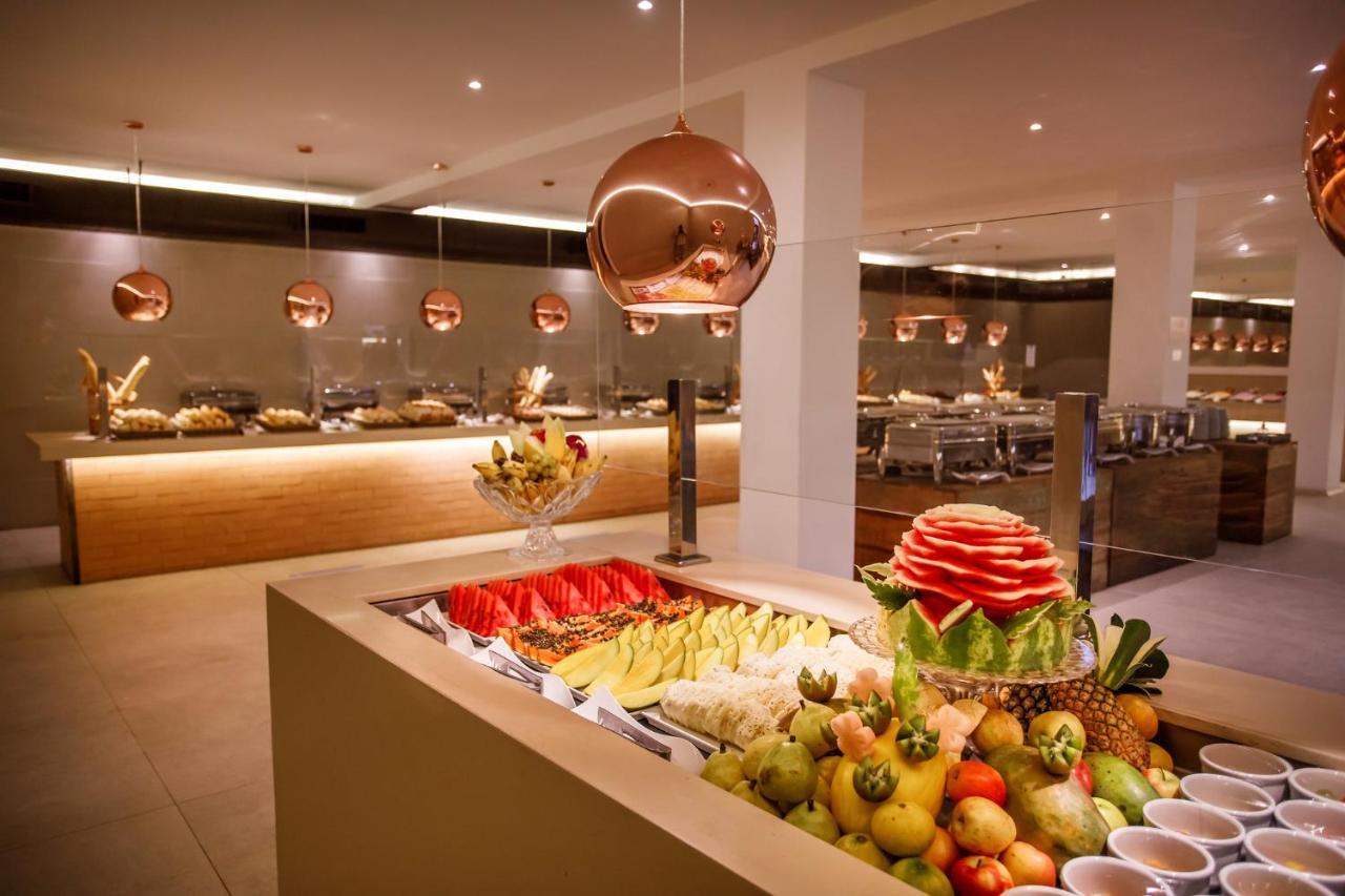 La Torre Resort All Inclusive Porto Seguro Kültér fotó The buffet at the hotel